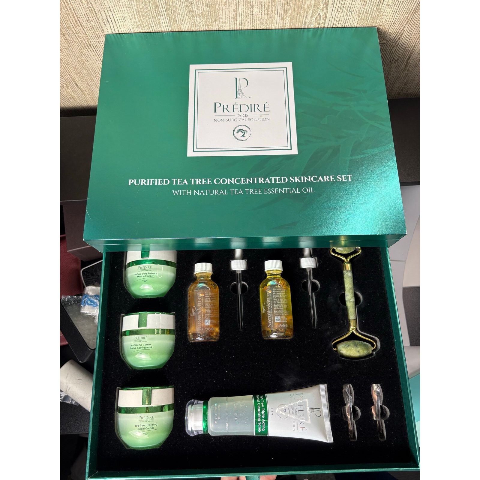 Skin Predire Paris 32-Piece Tea Tree Clarifying Skincare Set Size ONE SIZE - 5 Thumbnail