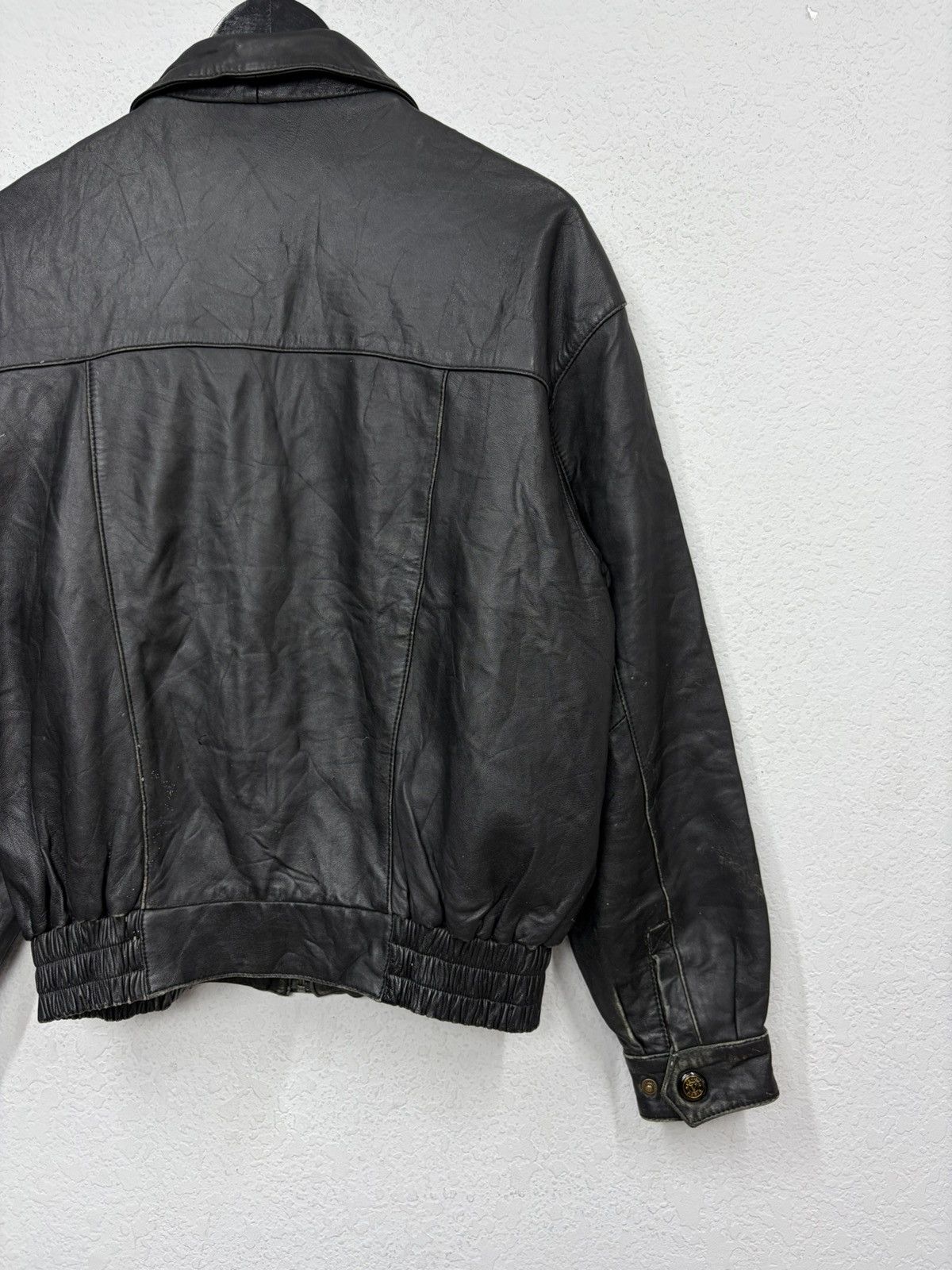 Valentino Vintage R.VALENTINO Black Leather Bomber Jacket Italy 90s Size US M / EU 48-50 / 2 - 10 Thumbnail