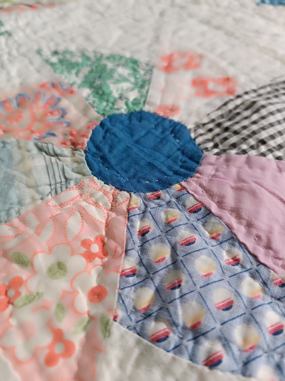Vintage Early 40s Antique Flower Hand Stitch Patch Double Quilt. Size L / US 10 / IT 46 - 4 Thumbnail