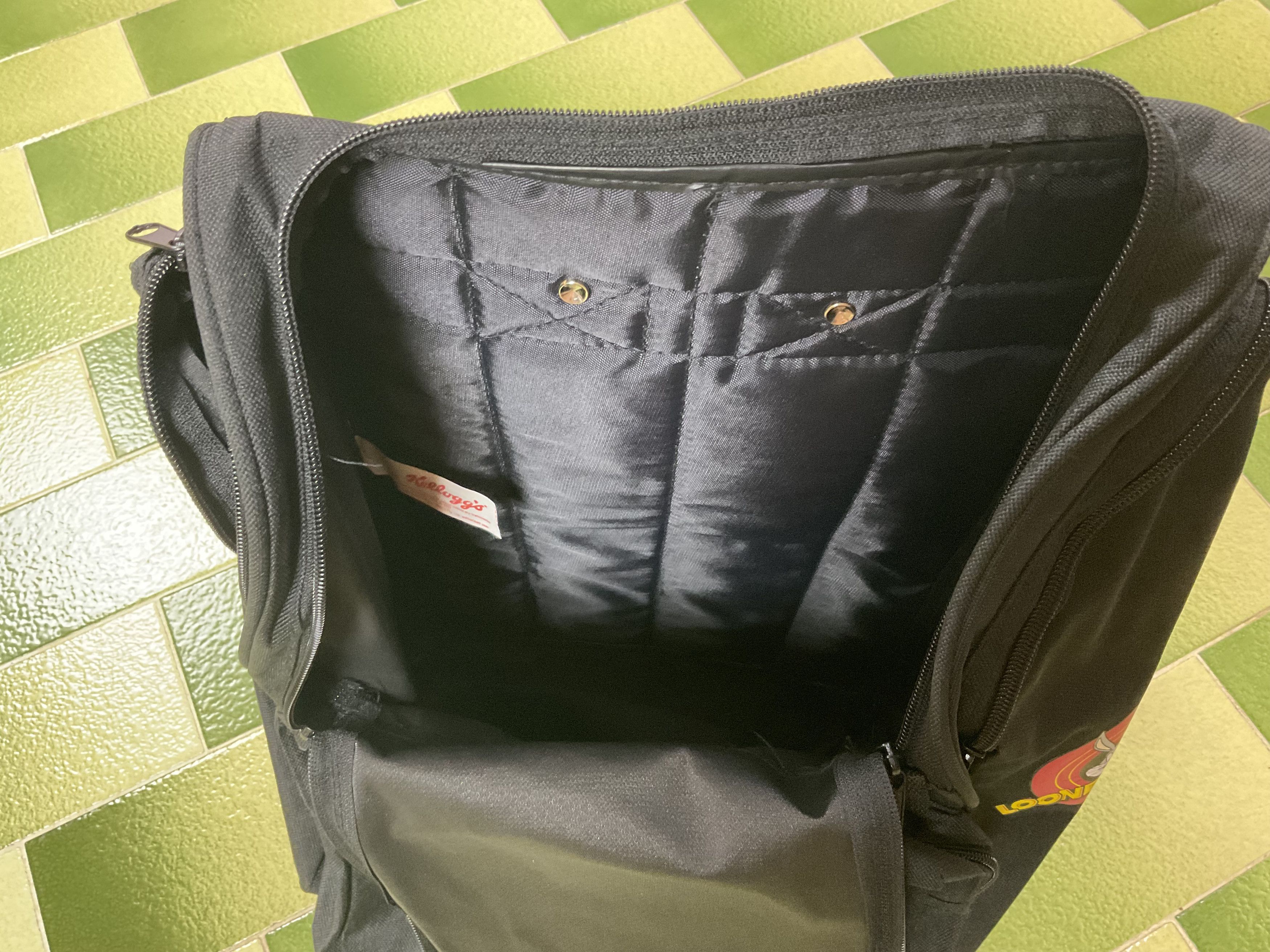 Cartoon Network × Vintage × Warner Bros Vintage Kelloggs Looney Tunes Characters Bagpack 1997 Size ONE SIZE - 7 Thumbnail