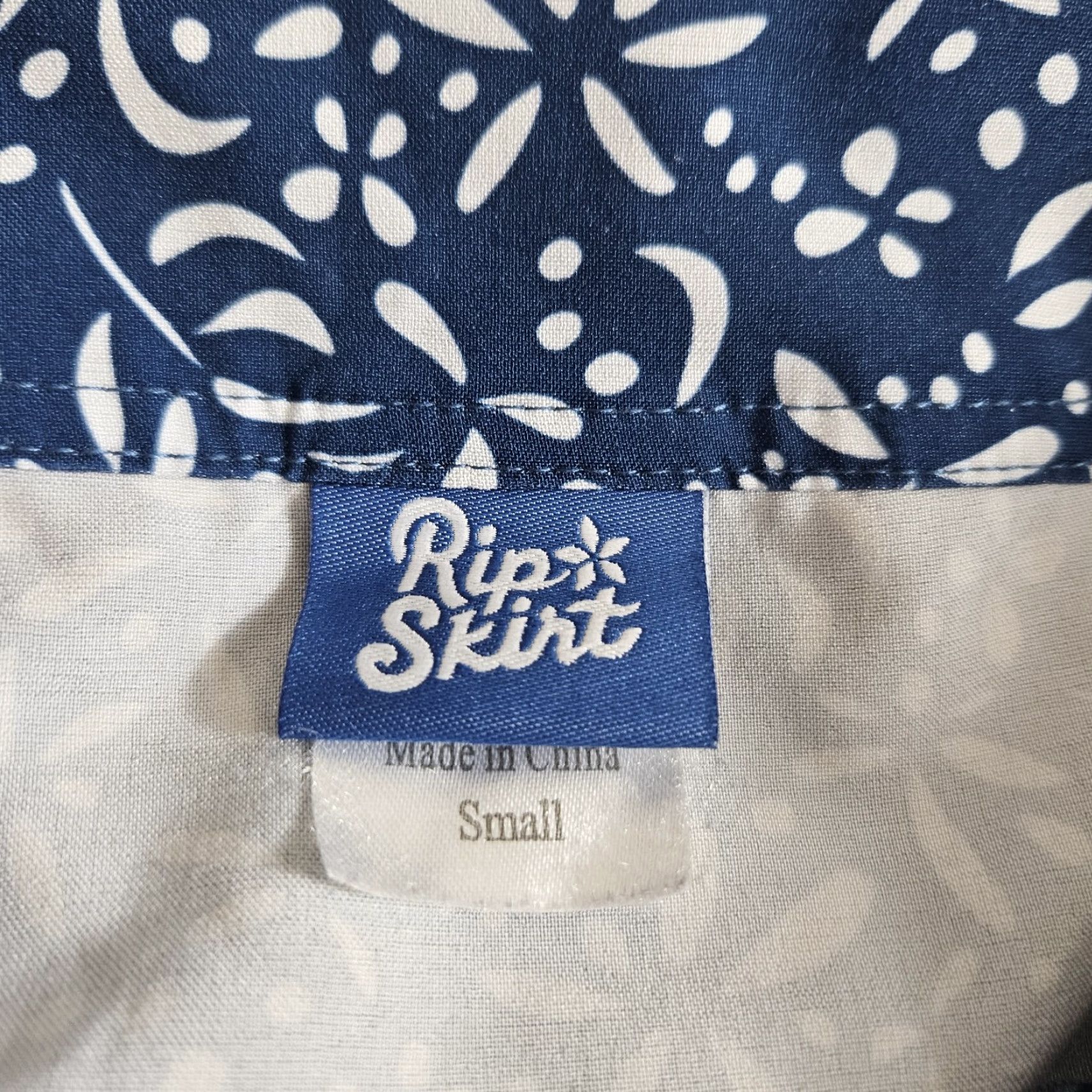 Vintage Rip Skirt Wrap Skirt Womens S Blue Knee Length Pockets 3 Polyester Spandex Size 28" / US 6 / IT 42 - 5 Thumbnail