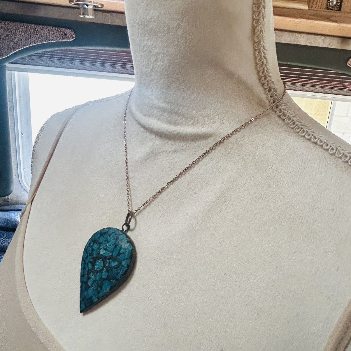 Vintage Handcrafted hammered genuine turquoise pendant necklace Size ONE SIZE - 3 Thumbnail