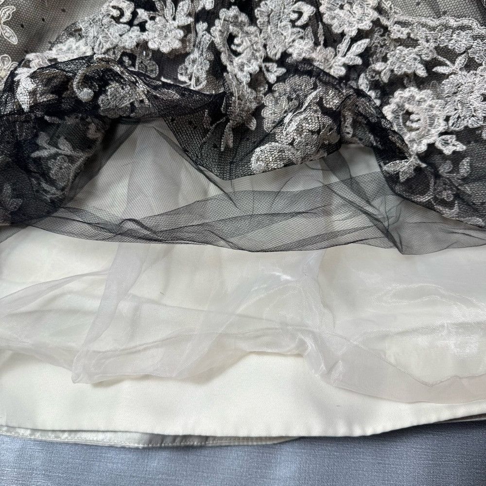 Alice + Olivia Alice + Olivia Beatrice T-back Lace Embellished Silk Blend Size S / US 4 / IT 40 - 9 Thumbnail
