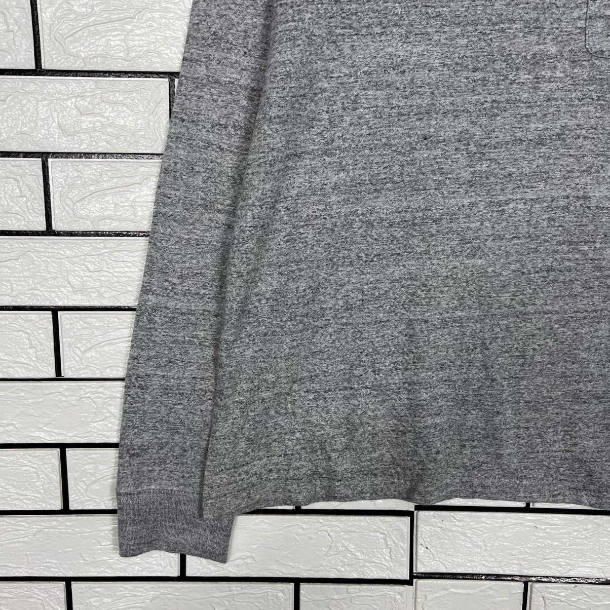 Champion CHAMPION Single Pocket Long Sleeve Tees Sweater #4073-C185 Size US L / EU 52-54 / 3 - 5 Thumbnail