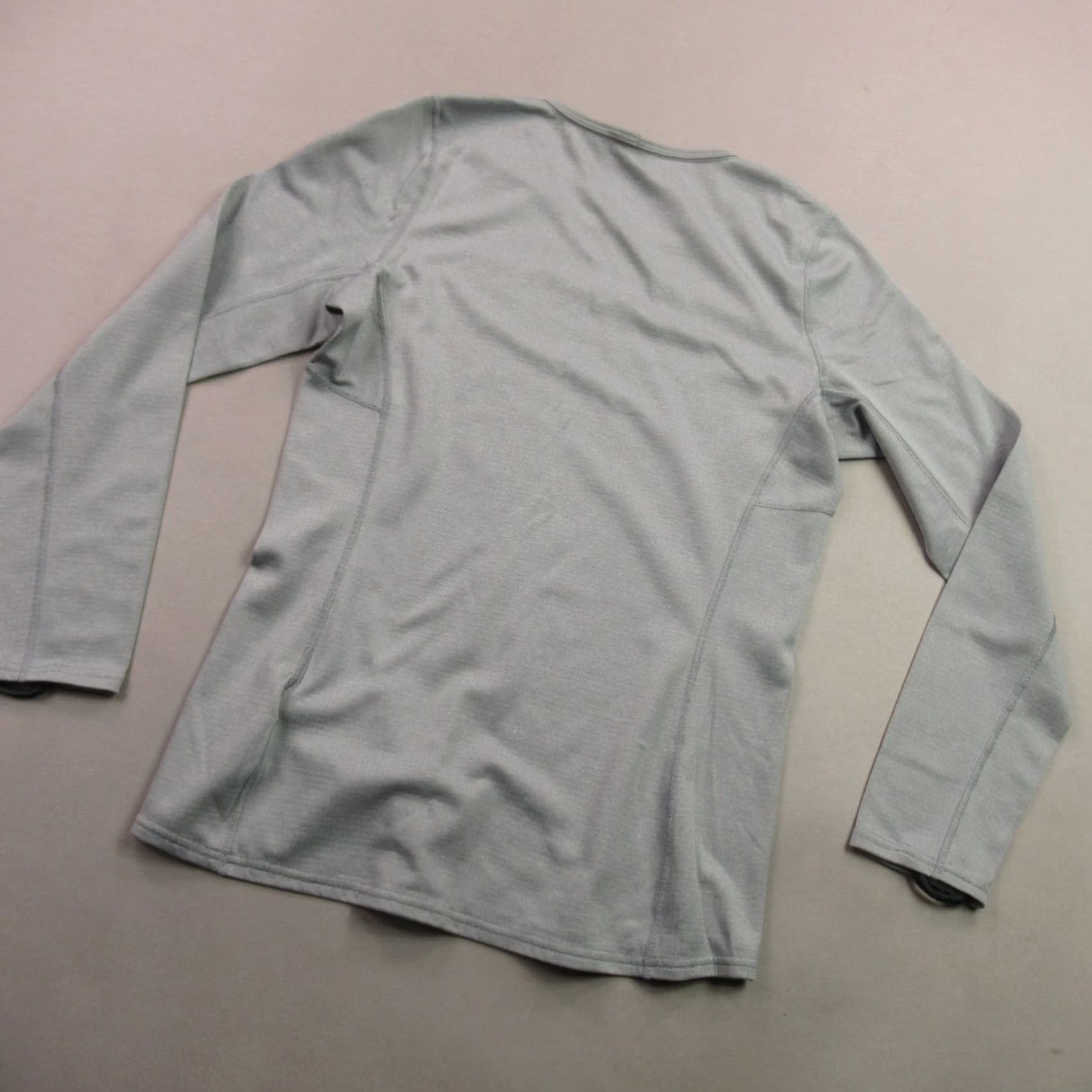 Patagonia Patagonia Shirt XS Gray Long Sleeve Crew Neck Lightweight Pullover Womens Size XS / US 0-2 / IT 36-38 - 7 Thumbnail