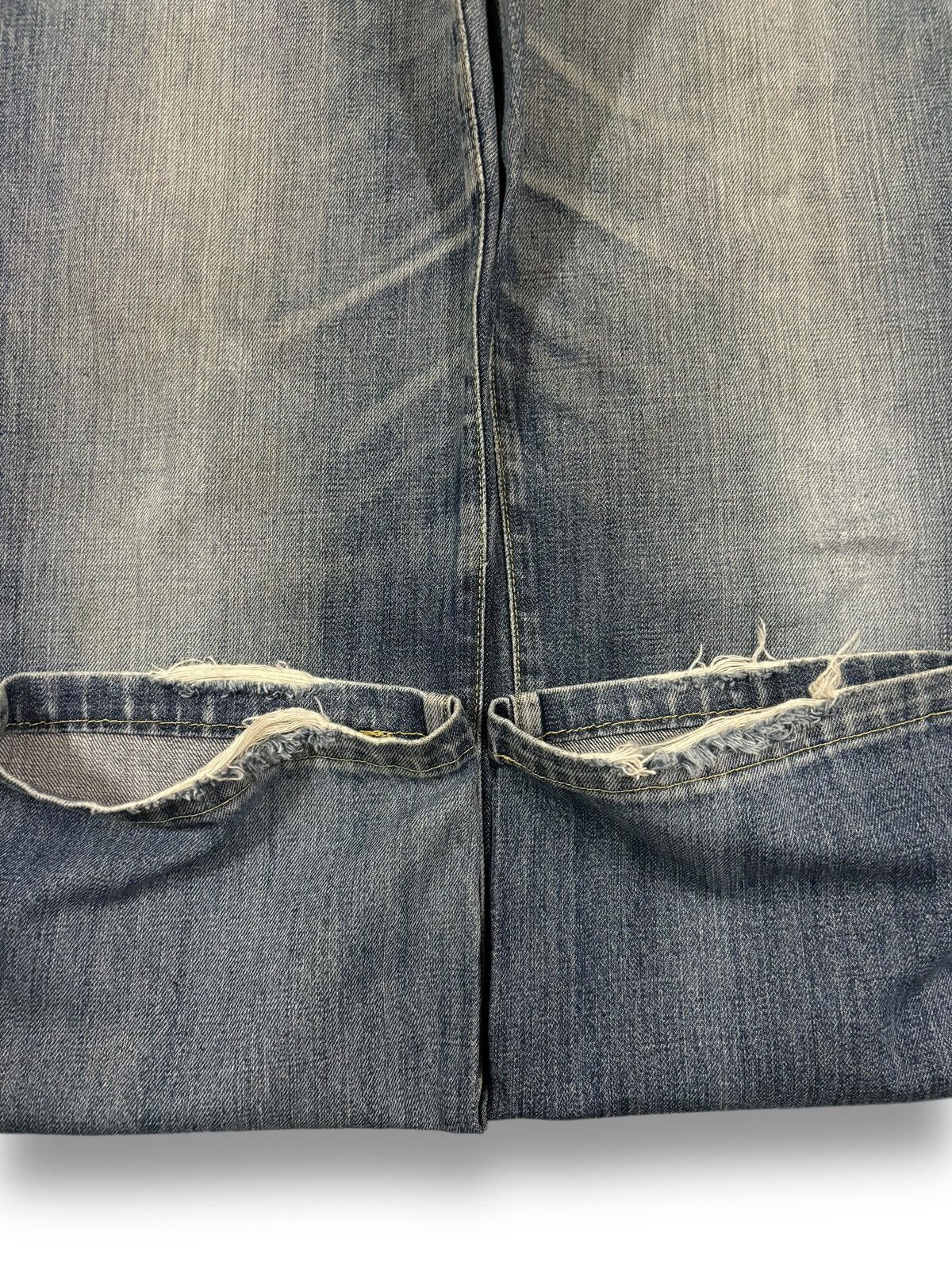 Jun Takahashi × Uniqlo × Vintage Vintage Uniqlo S002 Baggy Blue Washed Distressed Jeans Size US 34 / EU 50 - 8 Thumbnail