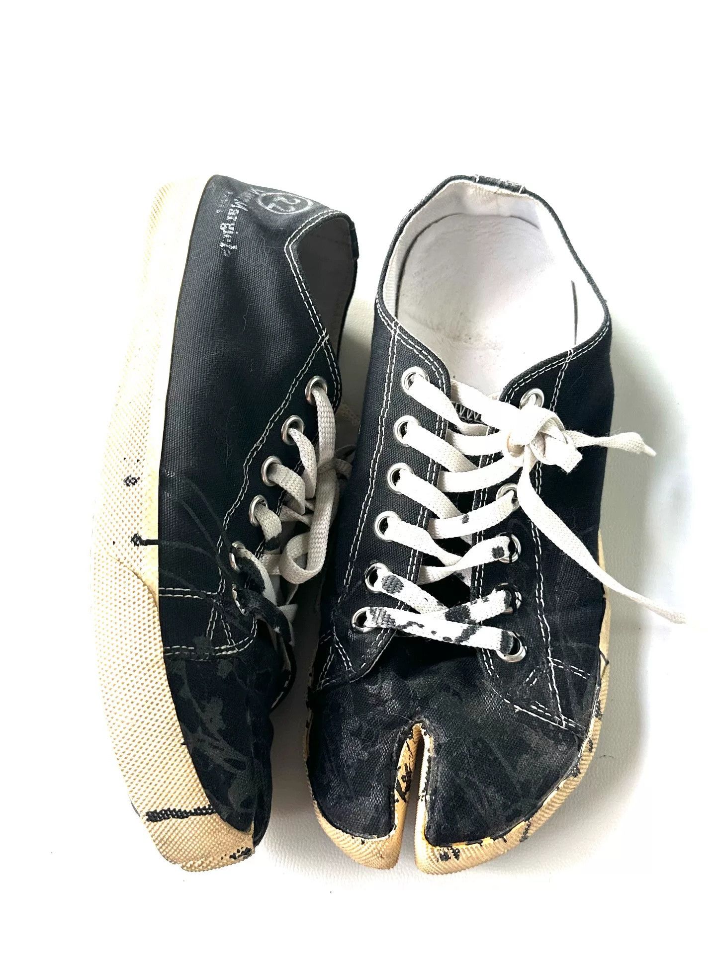 Maison Margiela Maison Margiela Graffiti Tabi Shoes Size US 6 / EU 39 - 1 Thumbnail