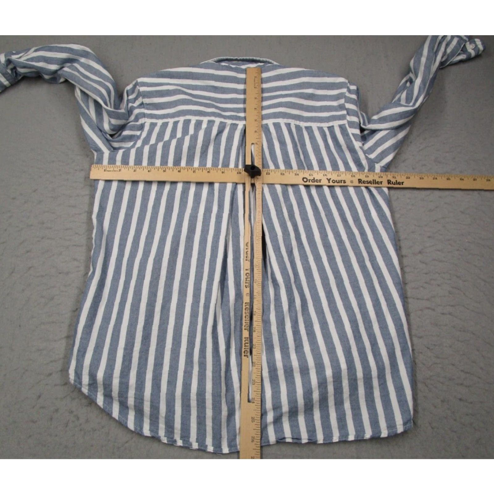 Vintage VINTAGE Grayson Women's Blue Striped Button-Up Shirt S Long Sleeve Casual Office Fall Spring Size S / US 4 / IT 40 - 5 Thumbnail
