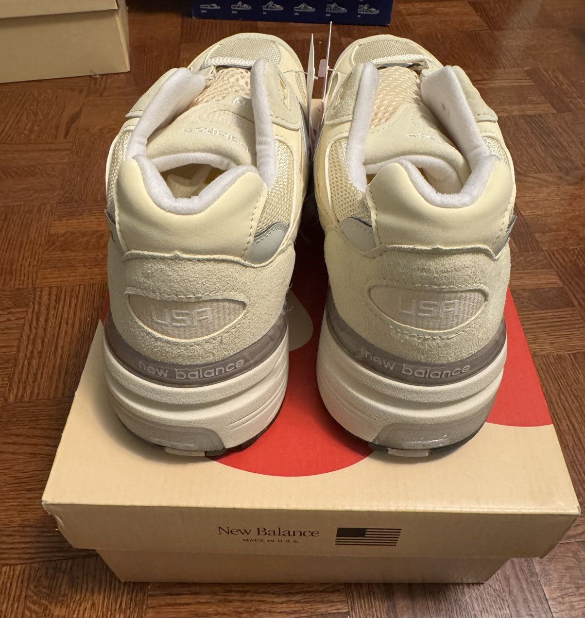 New Balance New Balance 992 Made In U.S. / Calcium Raw Cashew Size US 11 / EU 44 - 3 Thumbnail