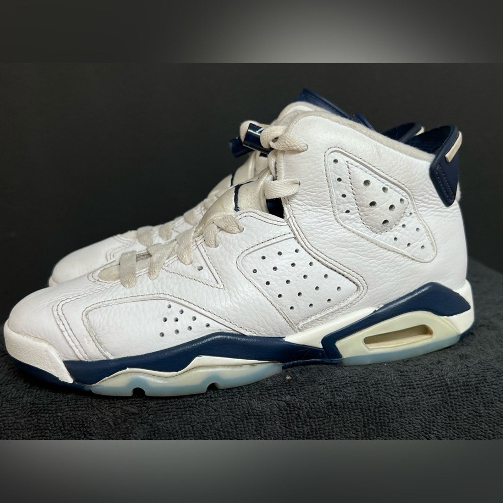 Jordan Brand Air Jordan 6 Retro Midnight Leather Shoes 5.5Y Women 7 Size US 7 / IT 37 - 1 Thumbnail