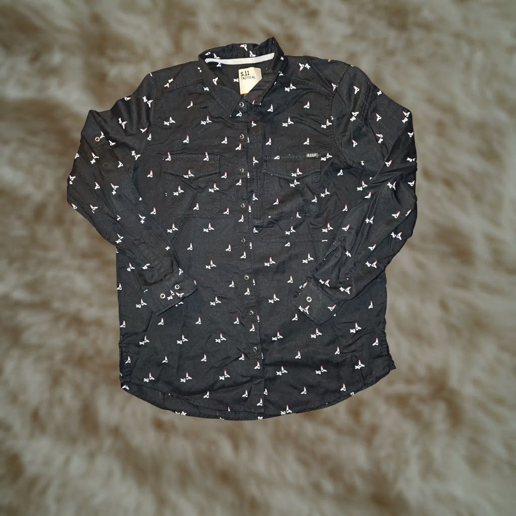 Vintage 5.11 Tactical Womens Large Black AOP Cosmetic Workwear Roll Tab Button Up Shirt Size L / US 10 / IT 46 - 1 Thumbnail
