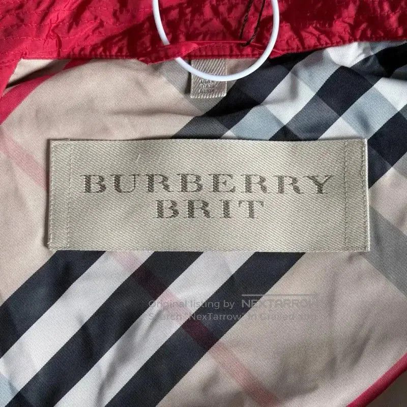 Burberry Red Cotton Women's Windbreaker.