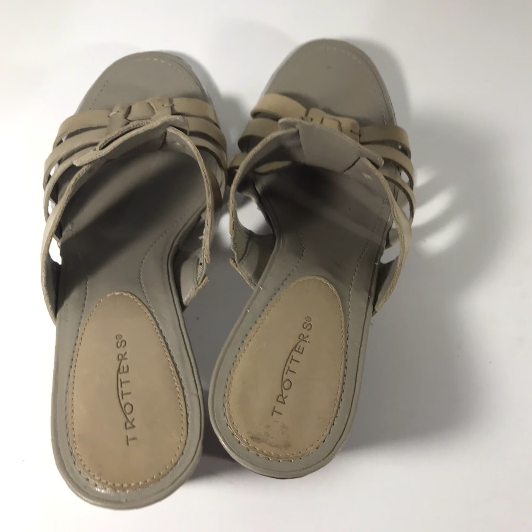 Vintage Trotters Leather Slides Womens Size 8.5N Beige Block Heel Sandals Casual Dressy Summer Size US 8.5 / IT 38.5 - 2 Thumbnail