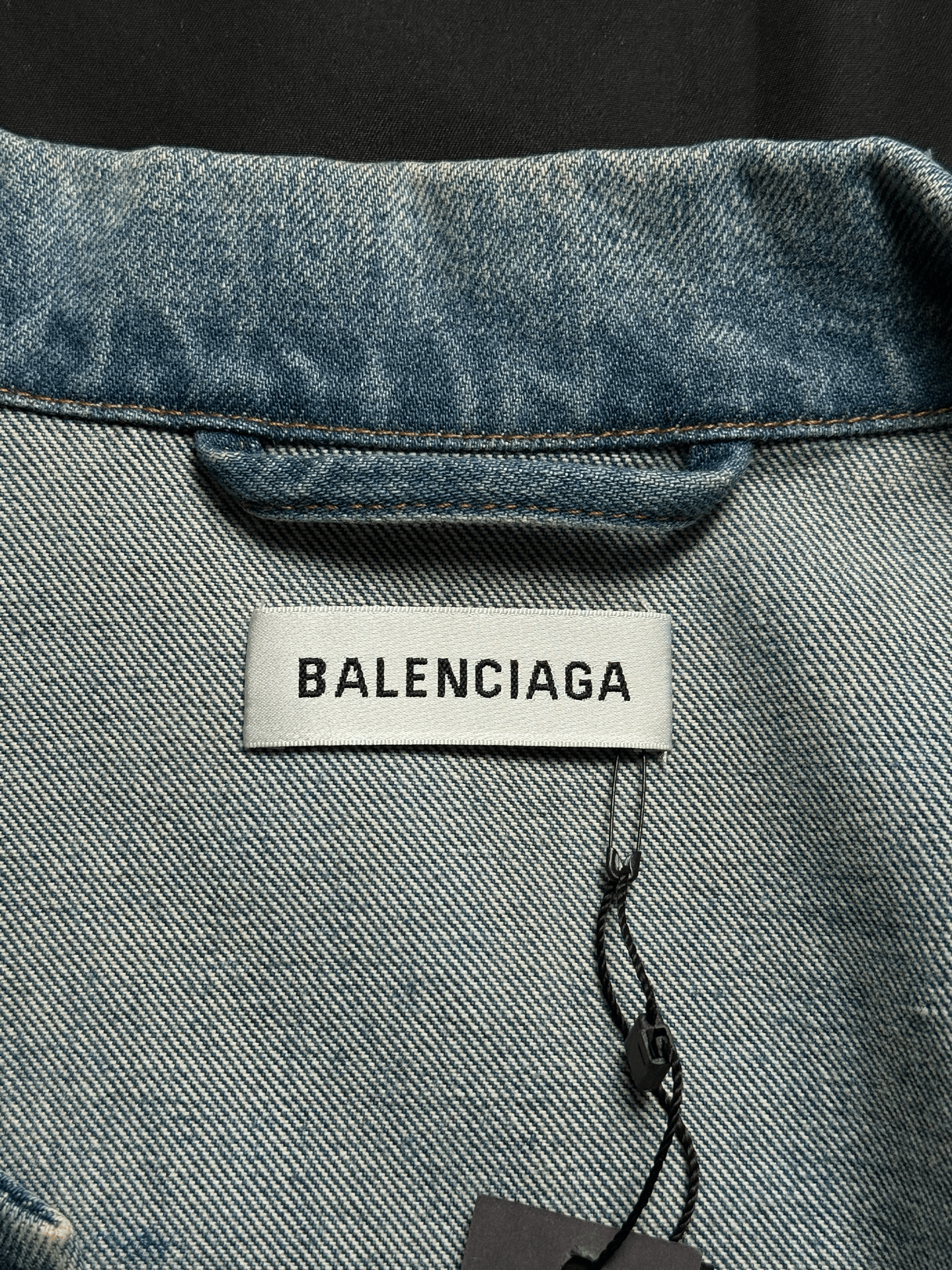 Balenciaga Balenciaga graffiti denim jacket Size US S / EU 44-46 / 1 - 5 Thumbnail