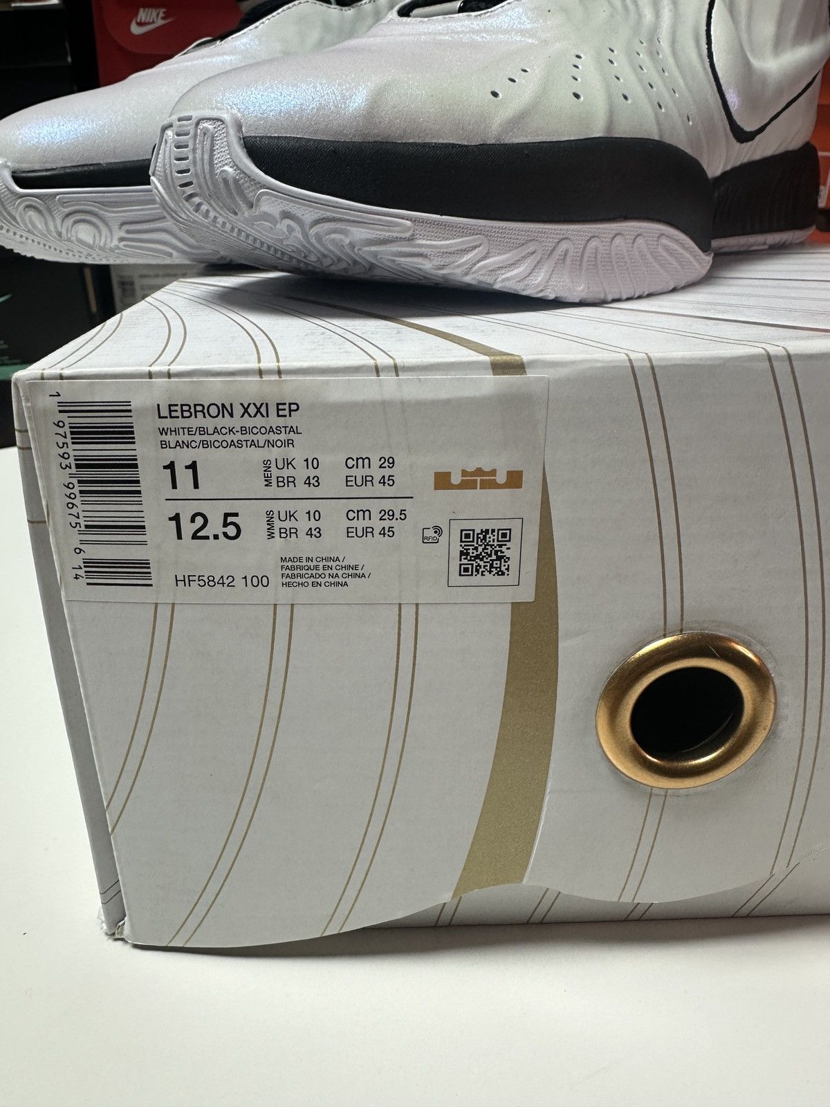 Nike NIKE LEBRON XXI 21 WHITE BLACK BICOASTAL MEN SIZE 11 NEW BOX Size US 11 / EU 44 - 4 Thumbnail