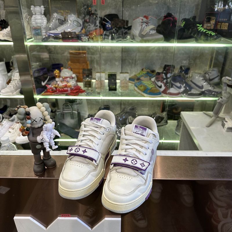 Louis Vuitton Louis Vuitton Stylish Trainer Sneakers in White and Purple Size US 9 / EU 42 - 1 Thumbnail