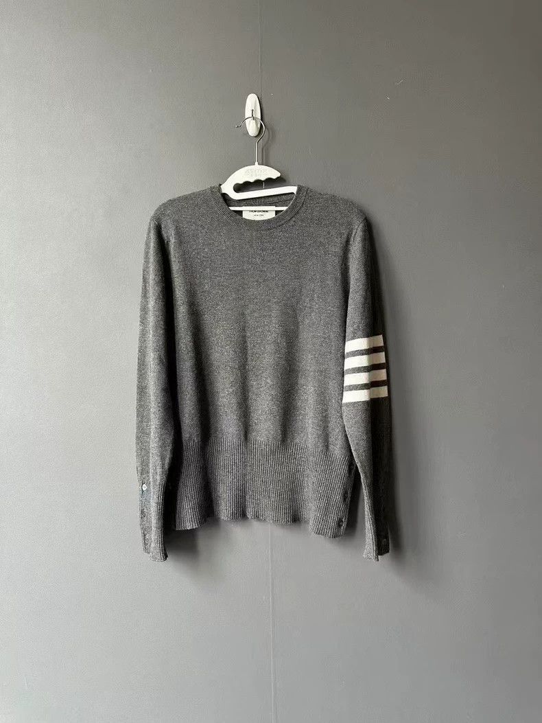 Thom Browne Thom Browne size3 Medium gray cashmere sweater Size US L / EU 52-54 / 3 - 1 Thumbnail