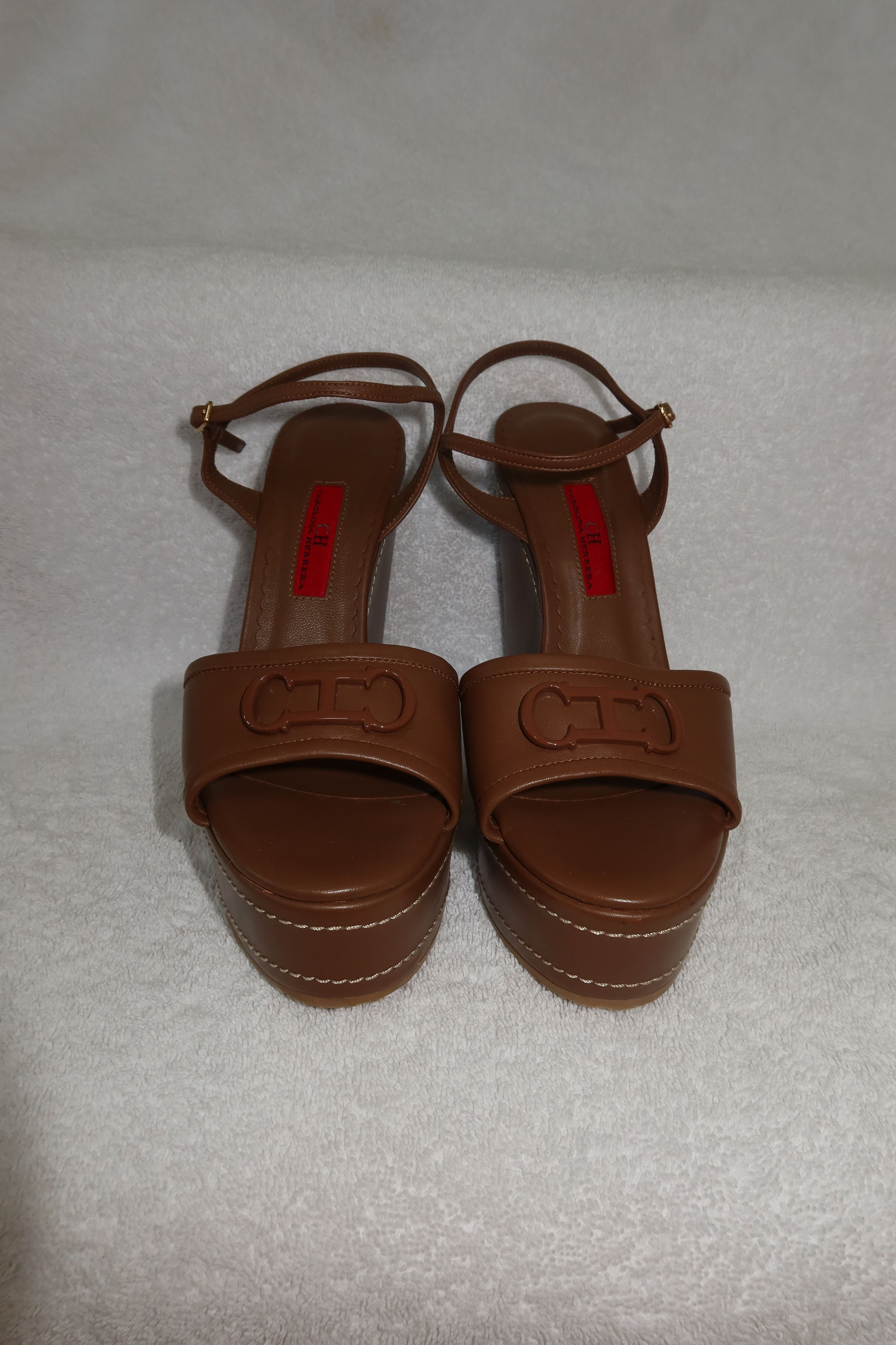 Carolina Herrera leather wedge sandals with logo buckle Size US 6 / IT 36 - 6 Thumbnail