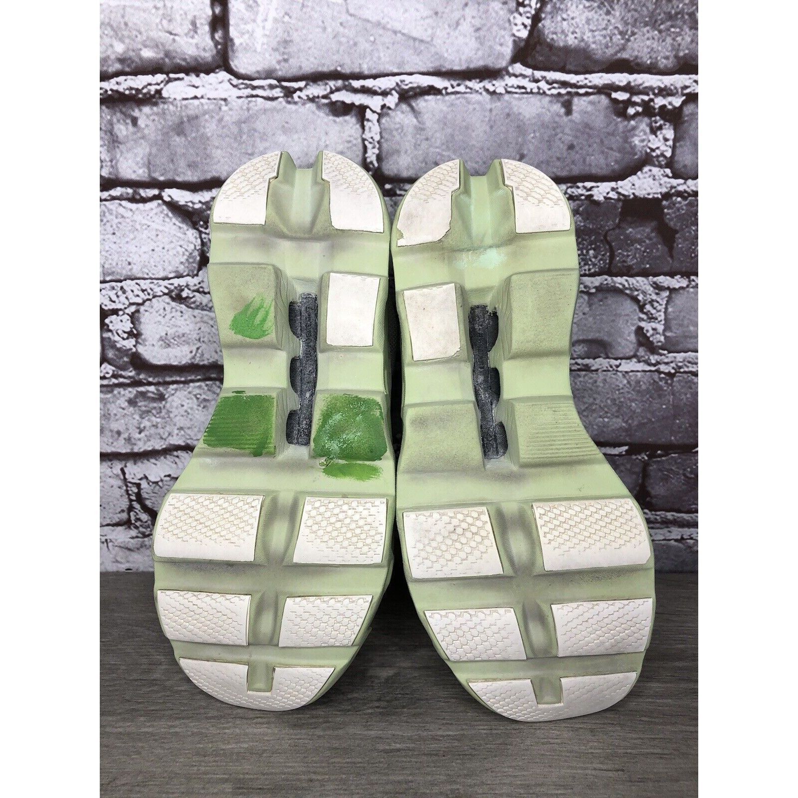 On On Cloud Wide Lime Green Gray White LaceUp Gym Running Shoes Size US 8 / IT 38 - 21 Thumbnail