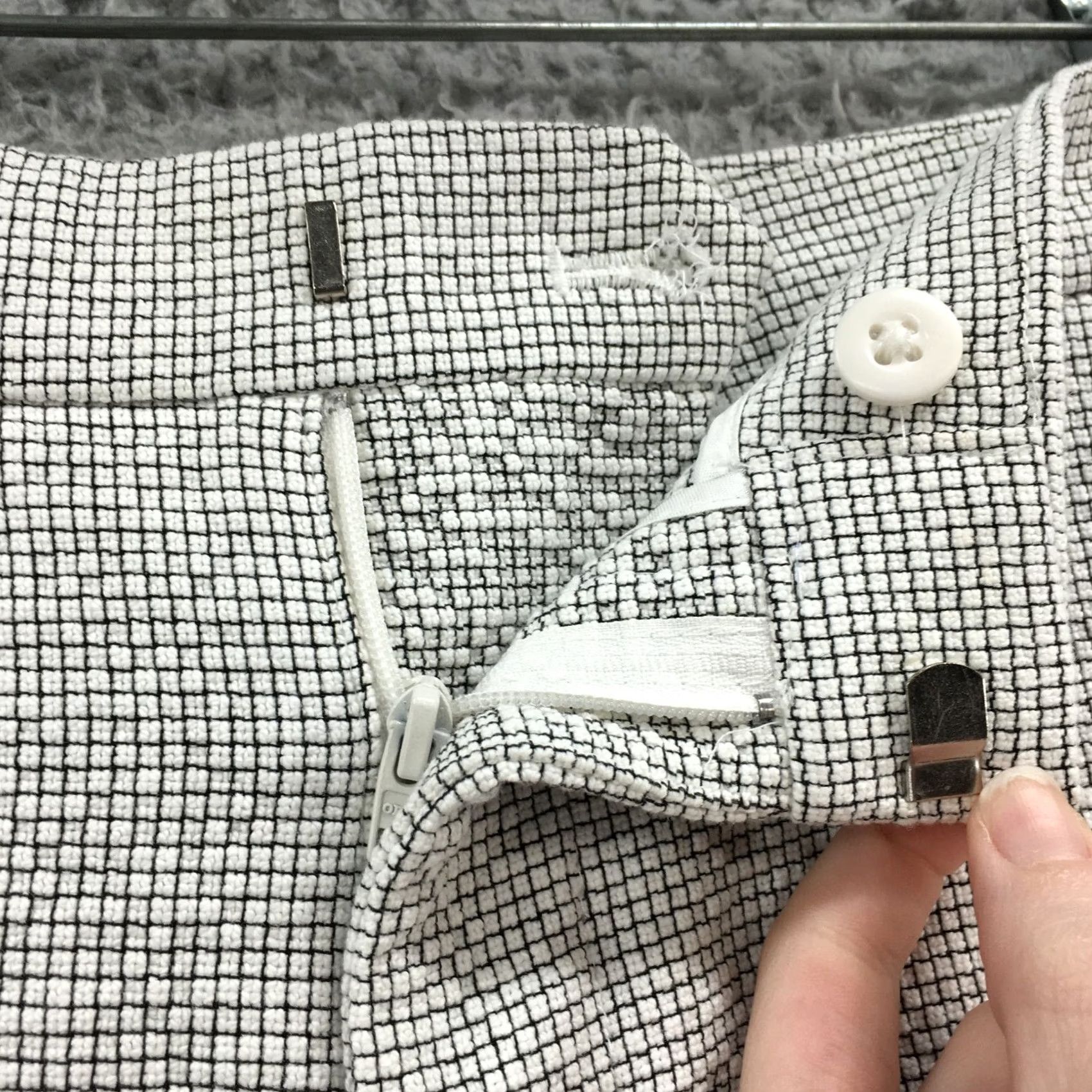 Banana Republic Banana Republic Shorts Womens 0 White Chino Black Tweed Low Rise Hook Button Zip Size 25" / US 0 / IT 36 - 3 Thumbnail