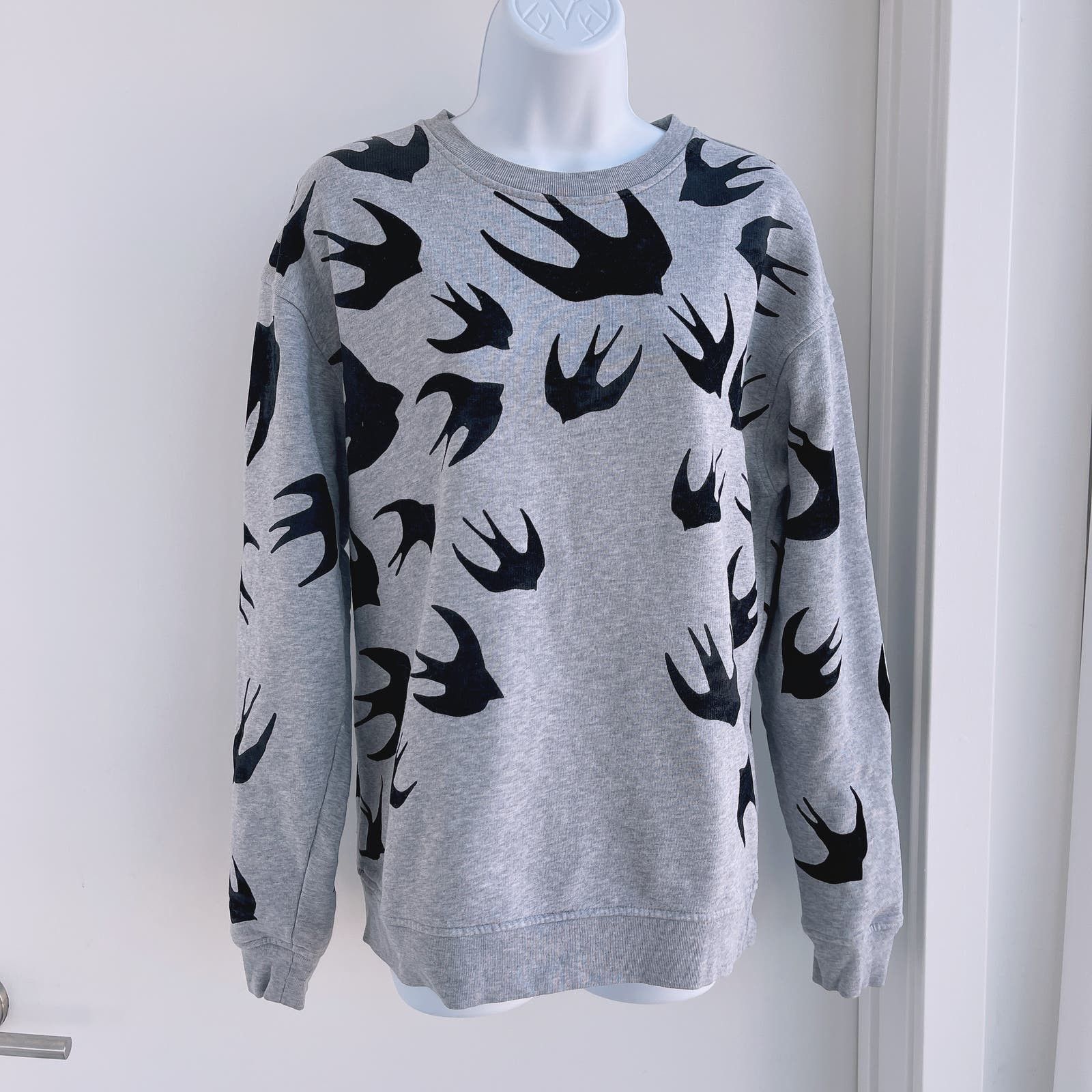 Image of Mcq Alexander Mcqueen Swallow Pullover in Grey, Women's (Size Small)