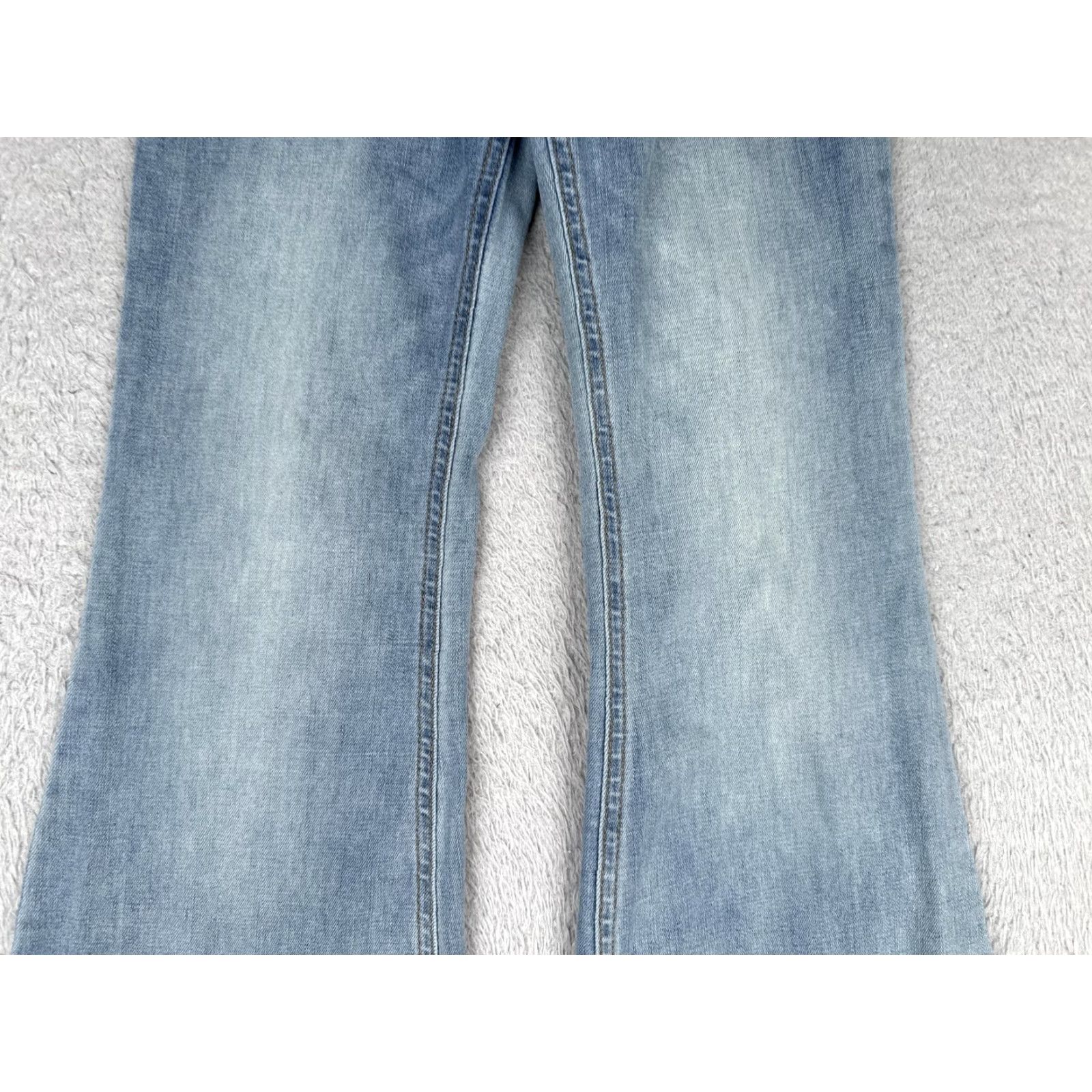Vintage Wild Fable Jeans Women 00 Light Wash Regular Flare Bell Bottom Stretch Denim Zip Fly Button Front Pockets Mid Rise 32 Inseam Size 24" / US 00 / IT 34 - 3 Thumbnail