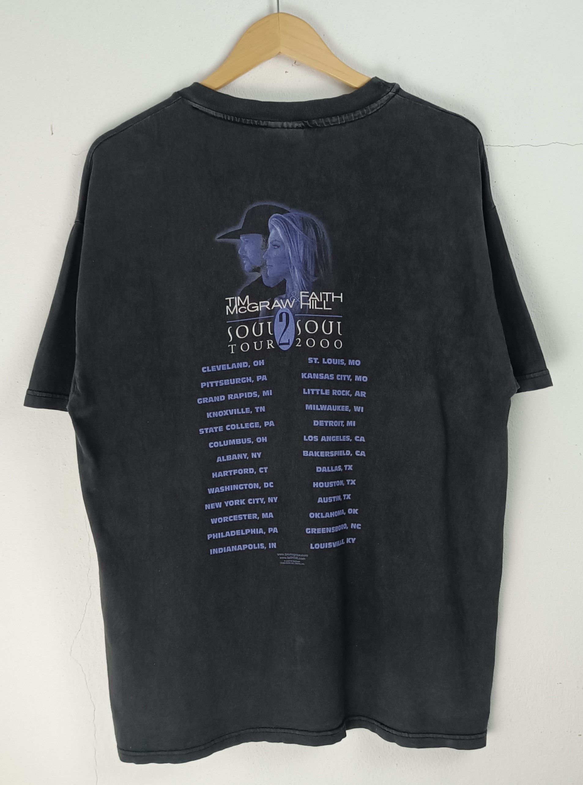 Vintage RARE🔥VINTAGE 2000's FADED FAITH HILL & TIM MCGRAW TOUR TEES Size US L / EU 52-54 / 3 - 4 Thumbnail