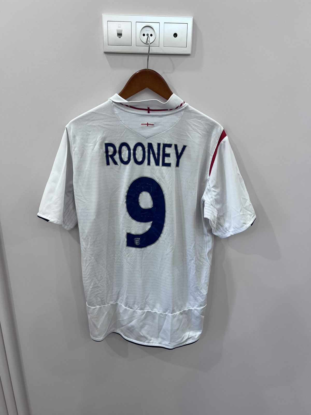 Umbro England Rooney 9 Home Football Shirt 2005/07 Large Umbro Size US L / EU 52-54 / 3 - 2 Thumbnail