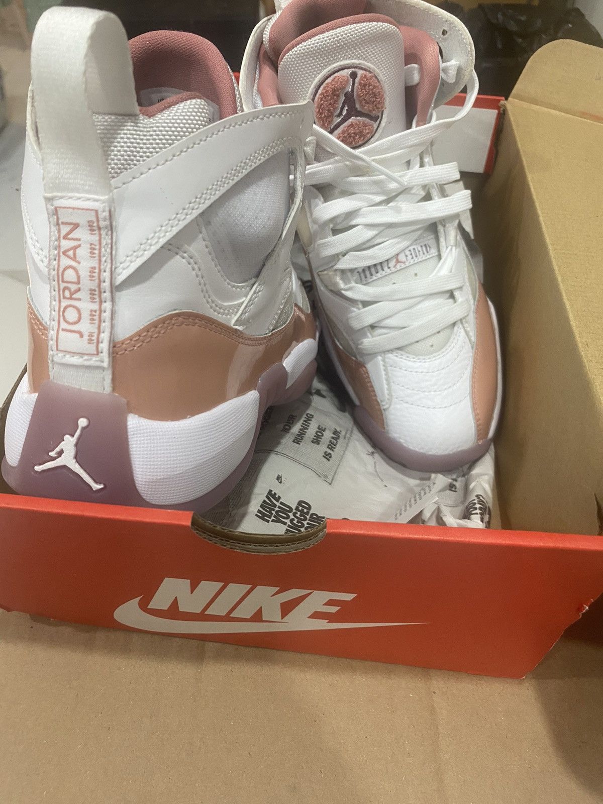 Jordan Brand × Nike Size 7 Y worn once (Like New) 3 Rings Jordans Size US 7 / IT 37 - 3 Thumbnail