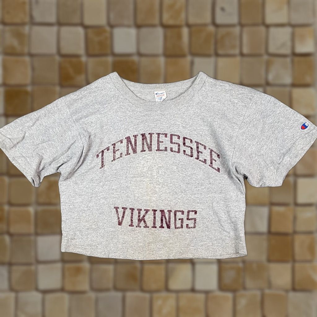 Champion VINTAGE Tennessee Vikings Cropped School Tee Women's Size M Gray T-Shirt 80s 90s College Sports Retro Champion Shirt Athletic Gym Size M / US 6-8 / IT 42-44 - 1 Thumbnail