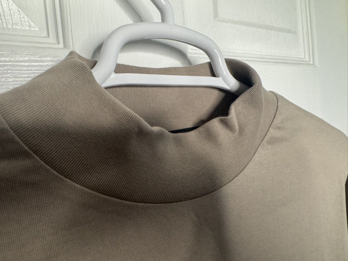 Fear of God Fear of God ESSENTIALS Short Sleeve Mock Neck shirt Size US L / EU 52-54 / 3 - 7 Thumbnail