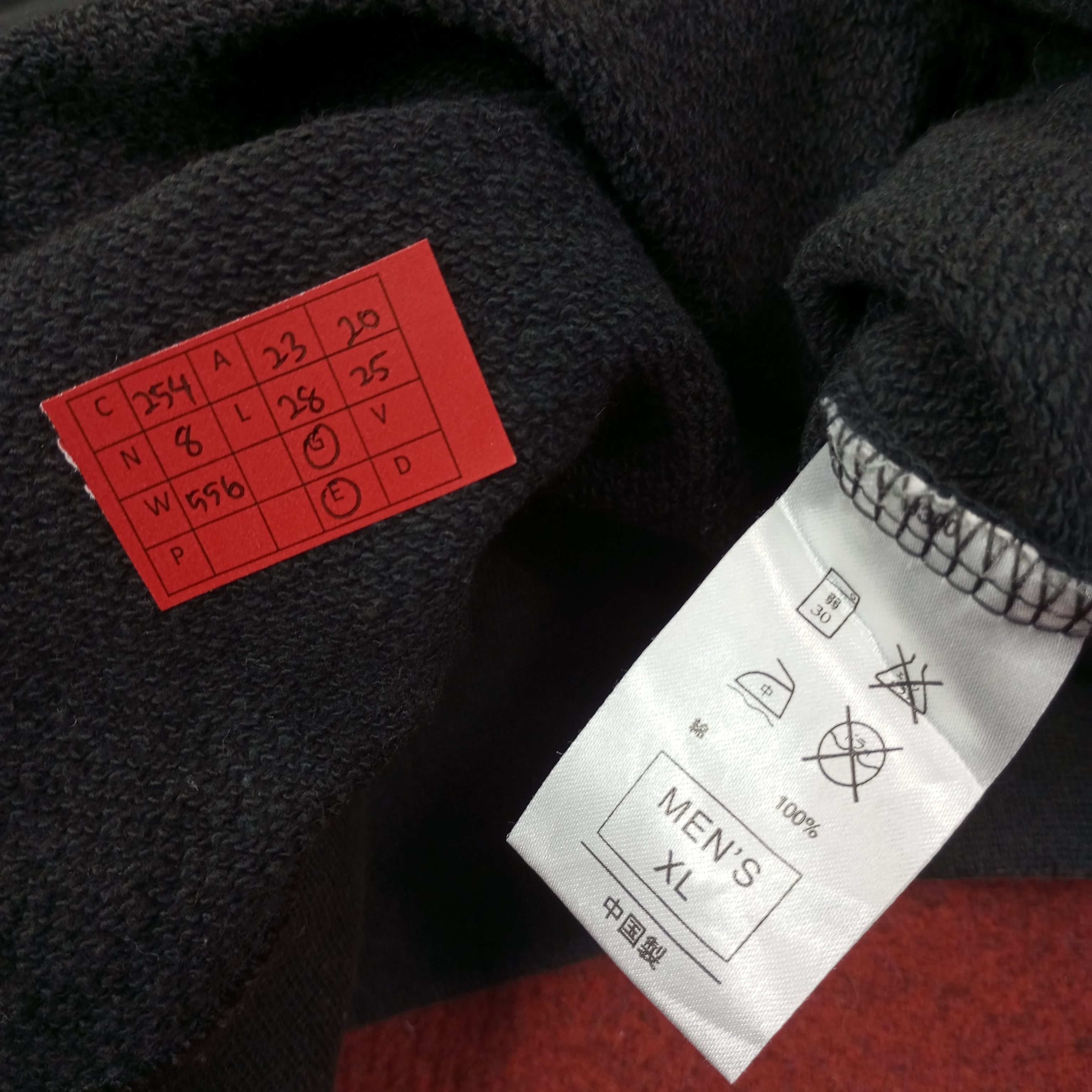 Nike Nike Small Logo Sweatshirt c254n8 Size US L / EU 52-54 / 3 - 7 Thumbnail