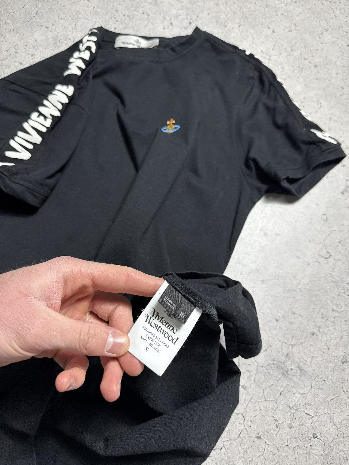 Vivienne Westwood Vivienne Westwood Black Luxury T-Shirt Size S Size US S / EU 44-46 / 1 - 7 Thumbnail