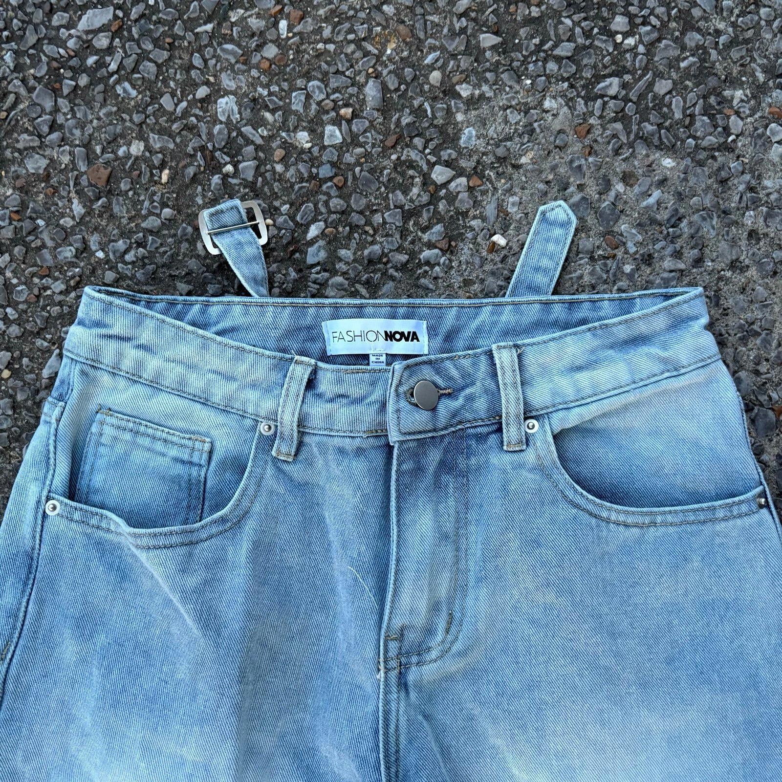 Fashion Nova Fashion Nova light wash wide-leg denim jeans Size 28" / US 6 / IT 42 - 7 Thumbnail