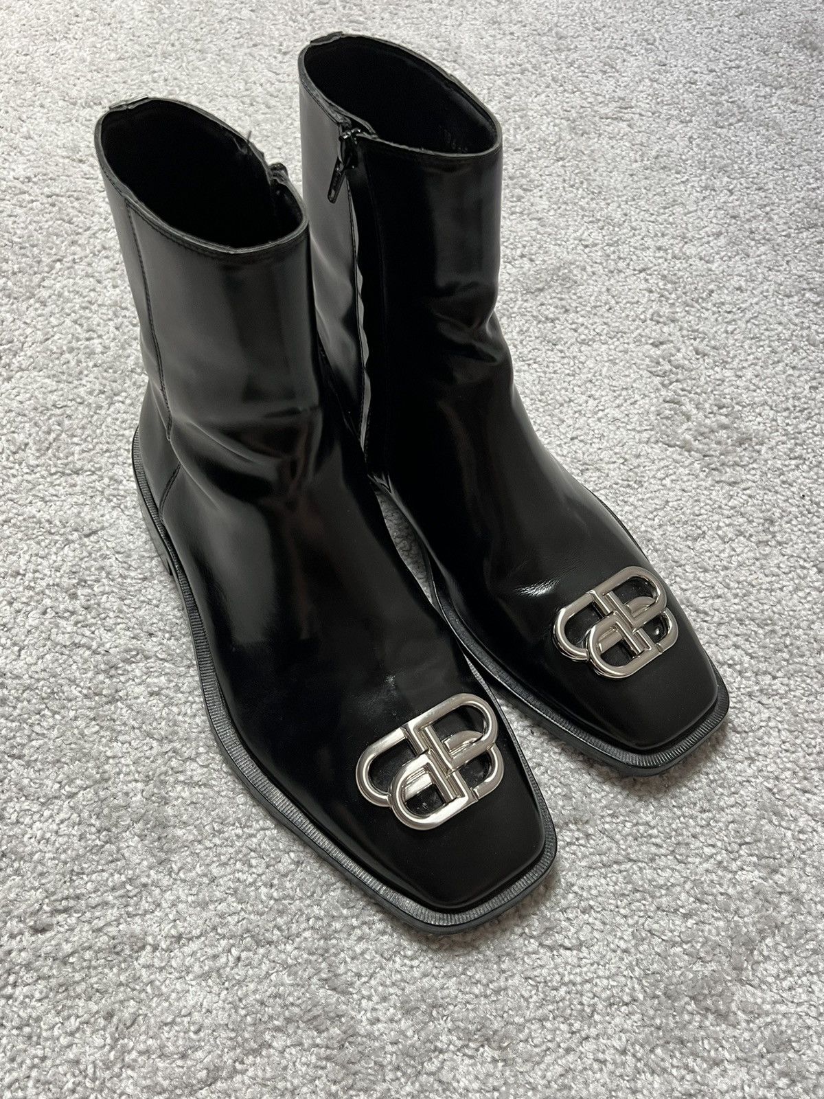 Balenciaga Balenciaga BB Metal Logo Rim Zipped Boots Size 41 | Grailed