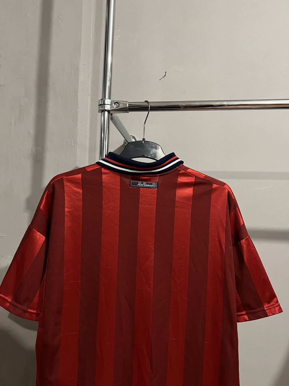 Umbro 1997/99 ENGLAND TEAM AWAY SOCCER JERSEY FOOTBALL SHIRT XL Size US XL / EU 56 / 4 - 16 Thumbnail