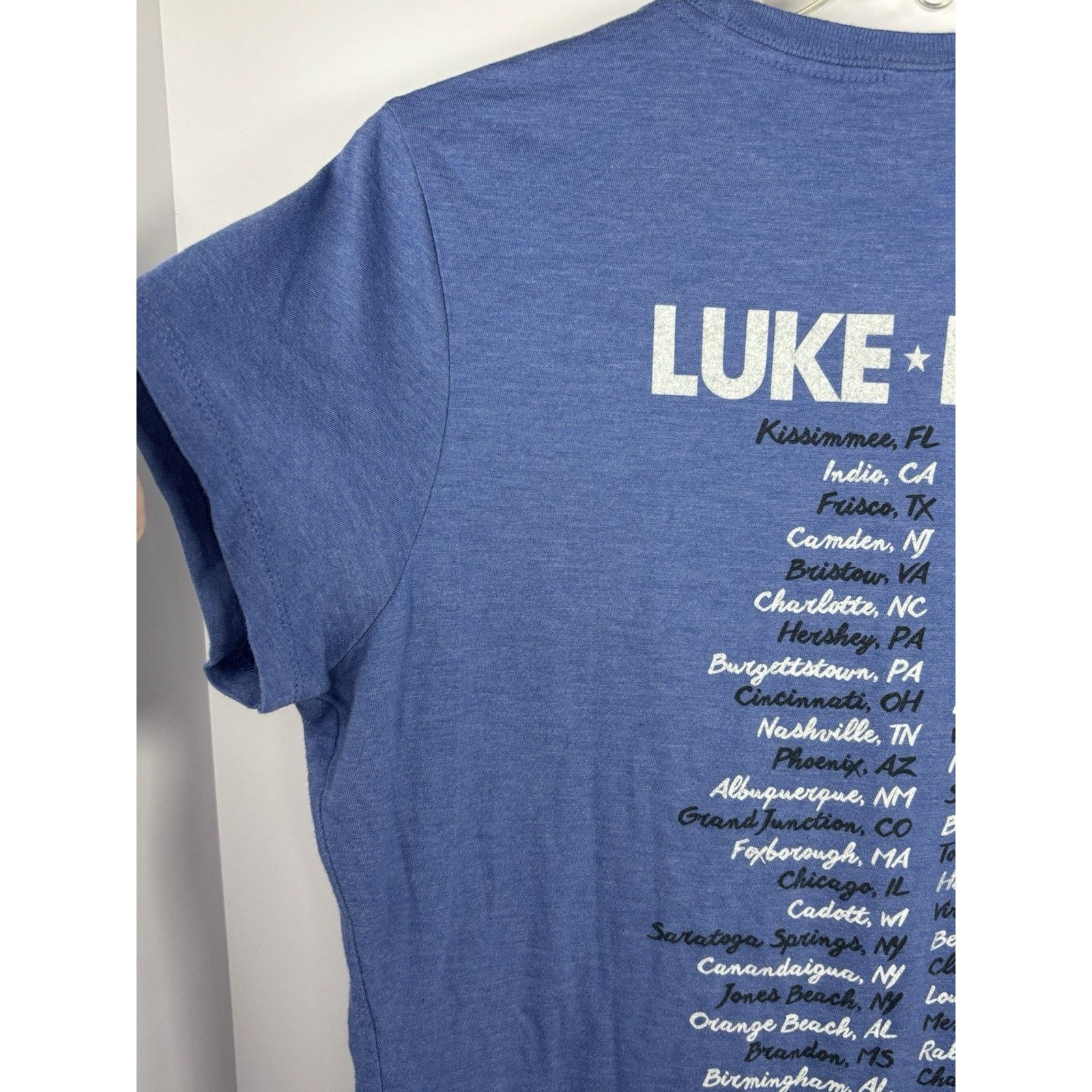 The Unbranded Brand Luke Bryan 2019 Tour Tee Women’s Large Blue Graphic Concert Size L / US 10 / IT 46 - 10 Thumbnail