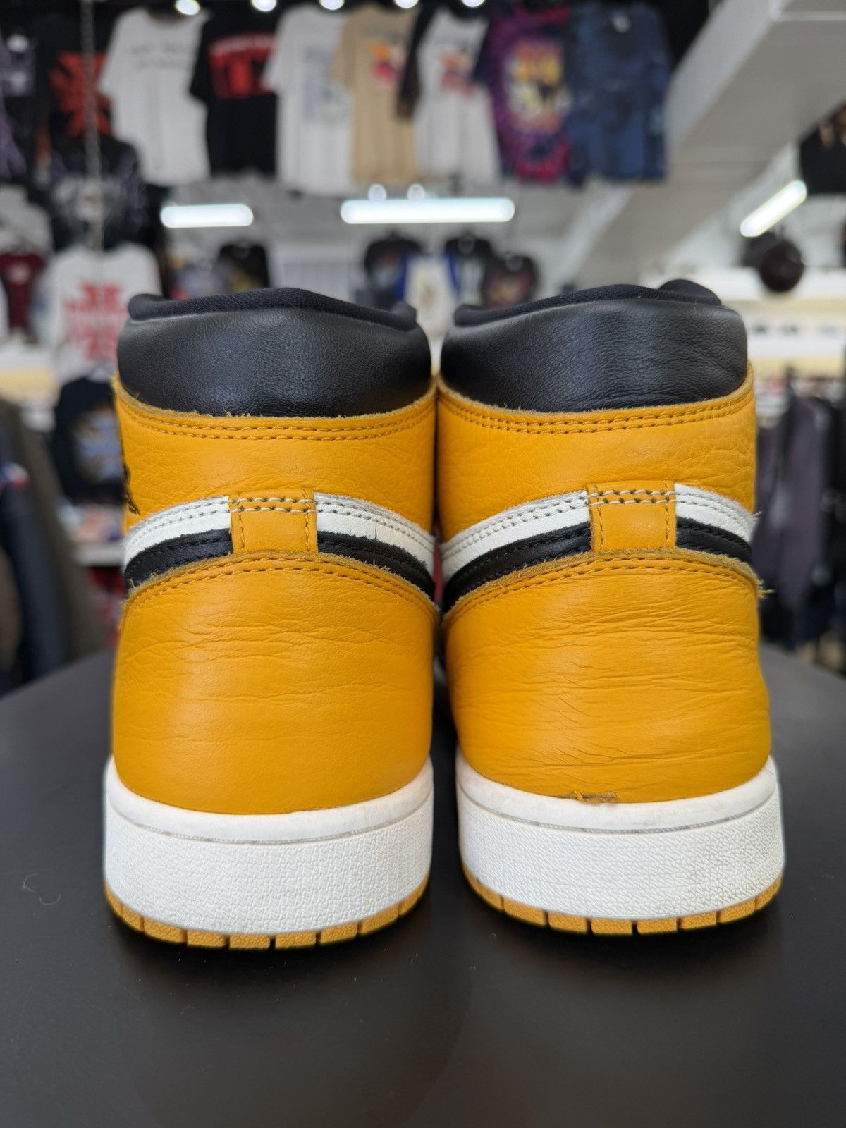 Jordan Brand Air Jordan 1 Taxi Size 9 (2022) Size US 9 / EU 42 - 5 Thumbnail
