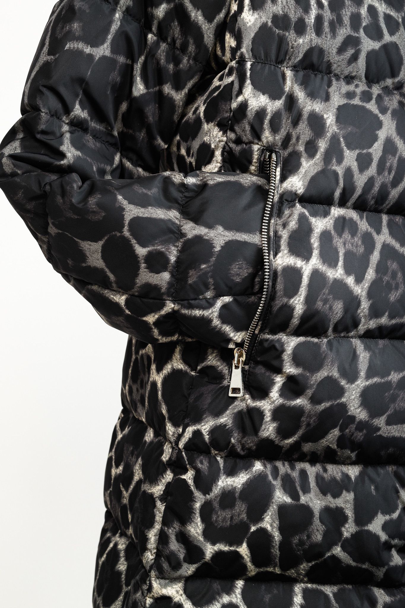 Moncler Moncler Torcelle Black Leopard Puffer Coat Size S / US 4 / IT 40 - 7 Thumbnail