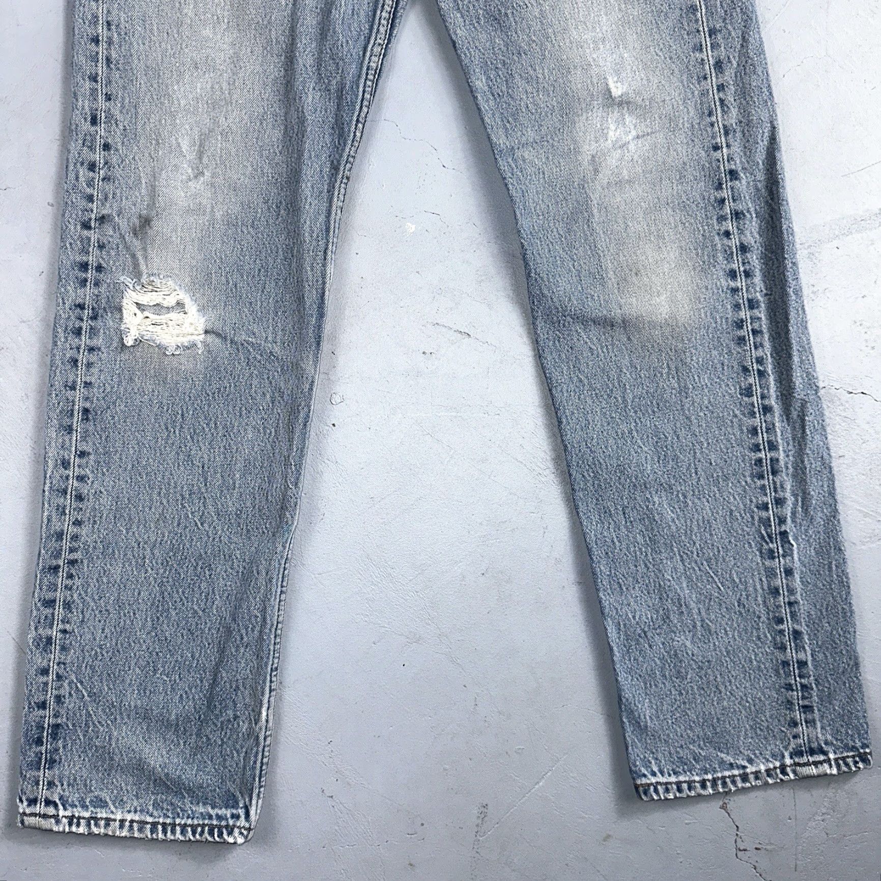 Levi's VINTAGE Levi's 501 Jeans Men 34x36 90s Light Wash Straight Denim Cotton Blue 501 Series Relaxed Classic MENS Size US 34 / EU 50 - 3 Thumbnail