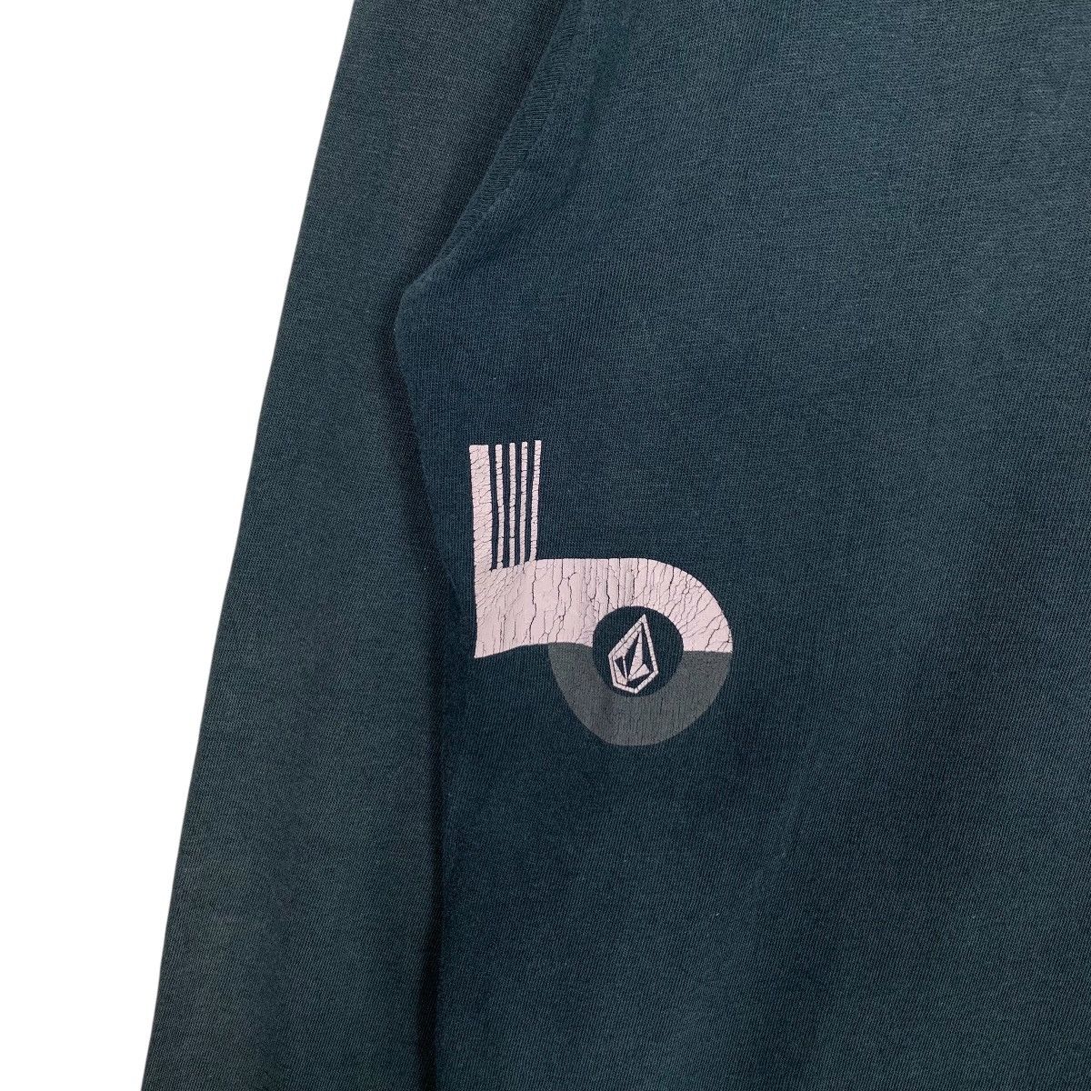 Volcom 90’s Trashed VOLCOM Big Logo Long Sleeve Tees #2603-C117 Size US M / EU 48-50 / 2 - 9 Thumbnail