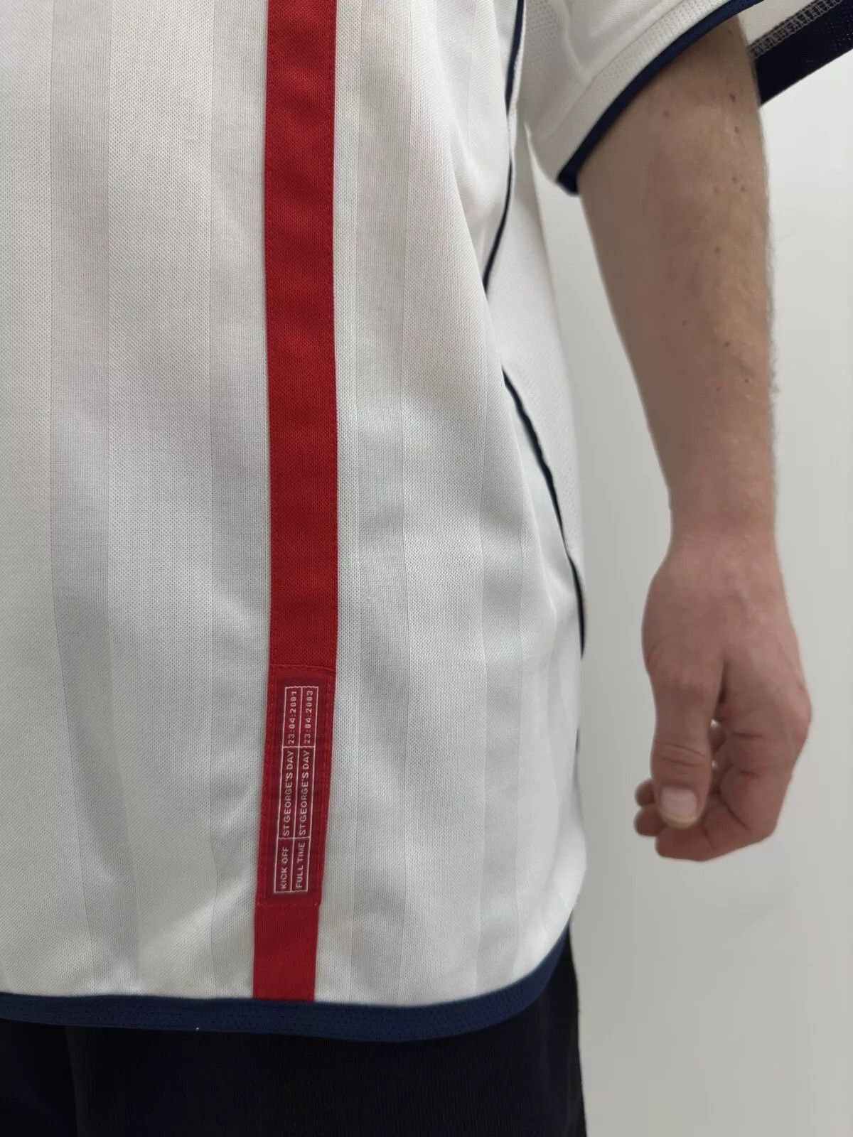 Umbro VINTAGE NATIONAL ENGLAND 2002 2003 2004 HOME JERSEY SOCCER Size US XL / EU 56 / 4 - 5 Thumbnail