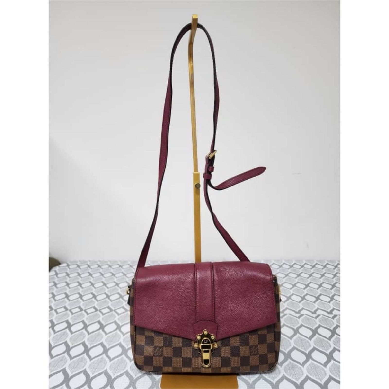 Louis Vuitton Aut Louis Vuitton Damier Ebene Clapton PM Shoulder Bag Brown Size ONE SIZE - 1 Thumbnail