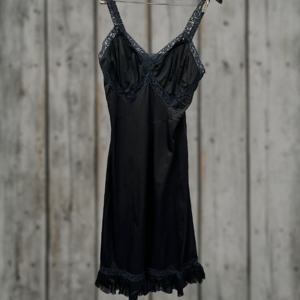 Vintage VINTAGE Vanity Fair Slip 36 Black Nylon Full 70s 60s Pin-Up Sissy Coquette Decade 1960s Mens Womens Girls Boys Size ONE SIZE - 1 Thumbnail