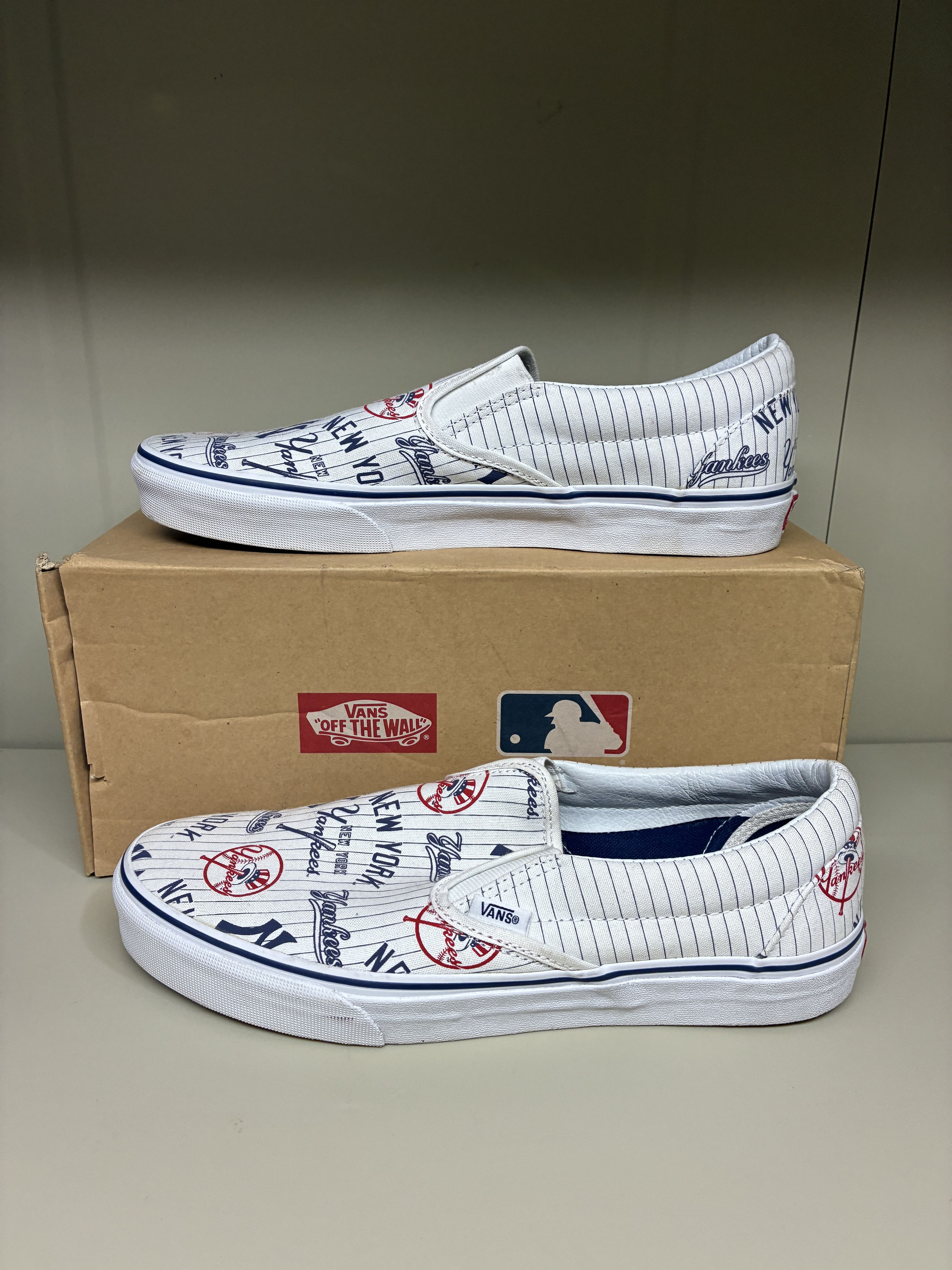 Vans Vans Classic Slip-On MLB New York Yankees White Men Size 11 Size US 11 / EU 44 - 1 Thumbnail