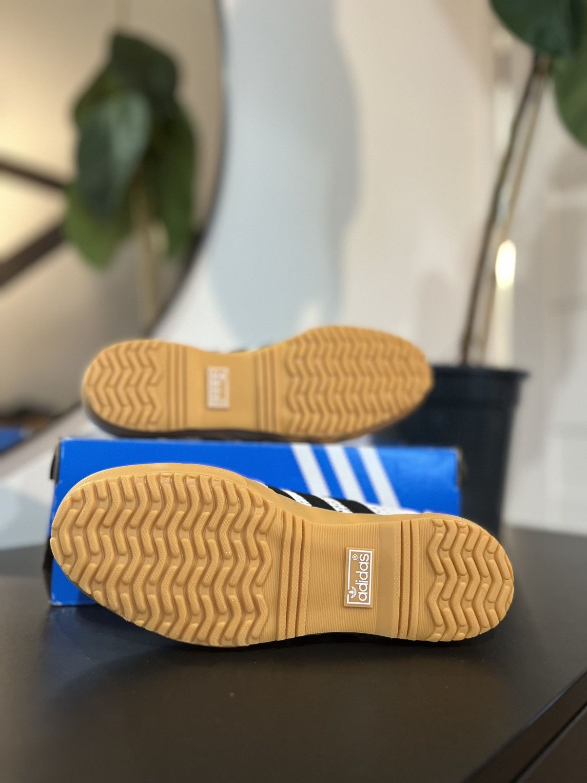 Adidas Adidas Tischtennis Size US 7 / IT 37 - 4 Thumbnail