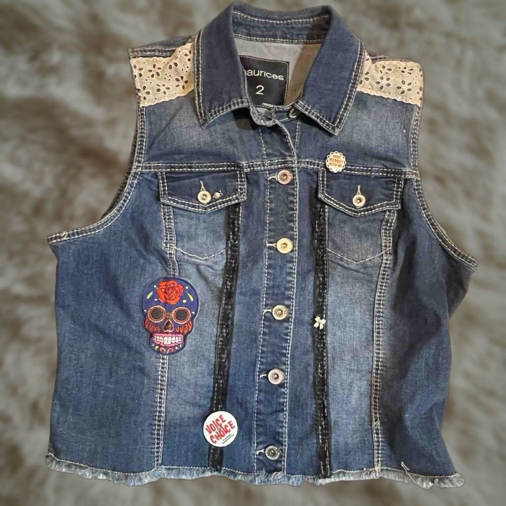 VINTAGE Maurices Denim Vest Jacket Adult Women Plus 2XL Blue Lace Flower Patches Jewelry Pinback Buttons 80s Style Jean Vest