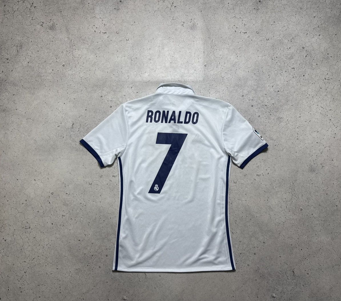 Adidas Adidas FC Real Madrid # Cristiano Ronaldo #7 2016/17 Jersey Size US S / EU 44-46 / 1 - 10 Thumbnail