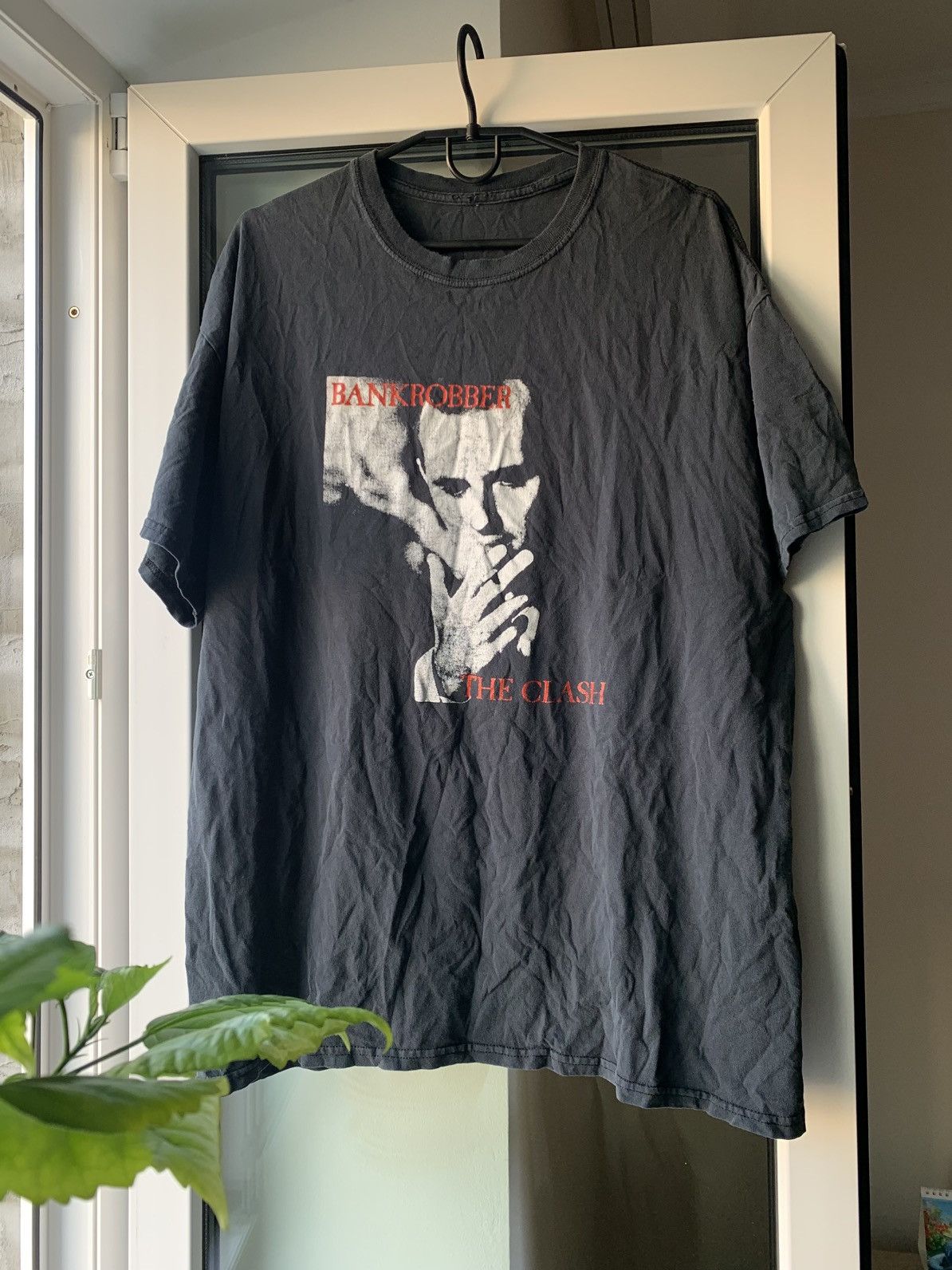 Band Tees 🔥THE CLASH 00’s BANKROBBER VINTAGE T-SHIRT Y2KTEE Size US L / EU 52-54 / 3 - 1 Thumbnail