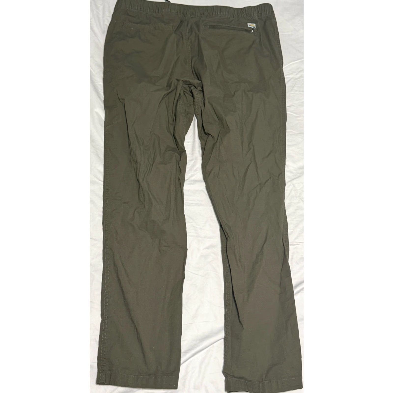 Vuori VINTAGE? Wait - not vintage. Vuori Climber Pants Men’s Ripstop Jogger Activewear 2XL Green Solid 32in Inseam Athletic Mens Size US 39 - 7 Thumbnail